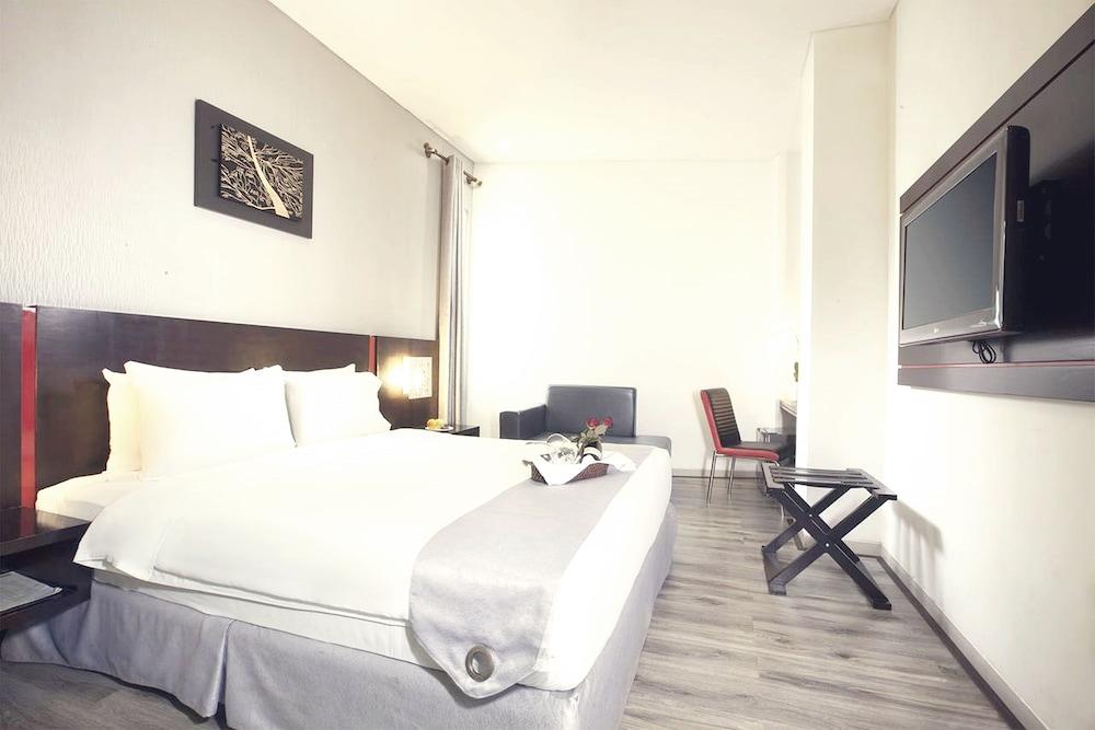 Oak Tree Urban Hotel ג'קרטה מראה חיצוני תמונה